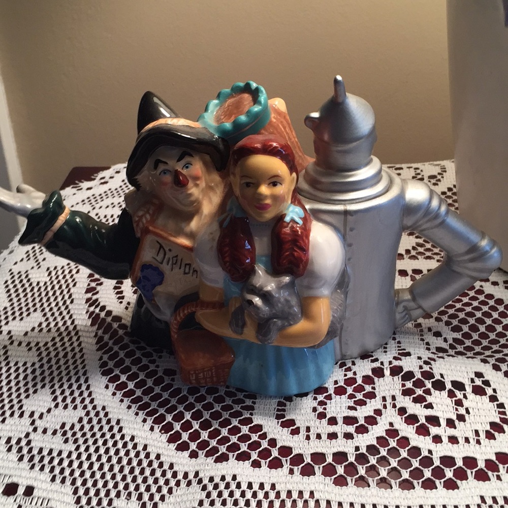 Rare find. Wizard is oz creamer EUC nice colors🌷